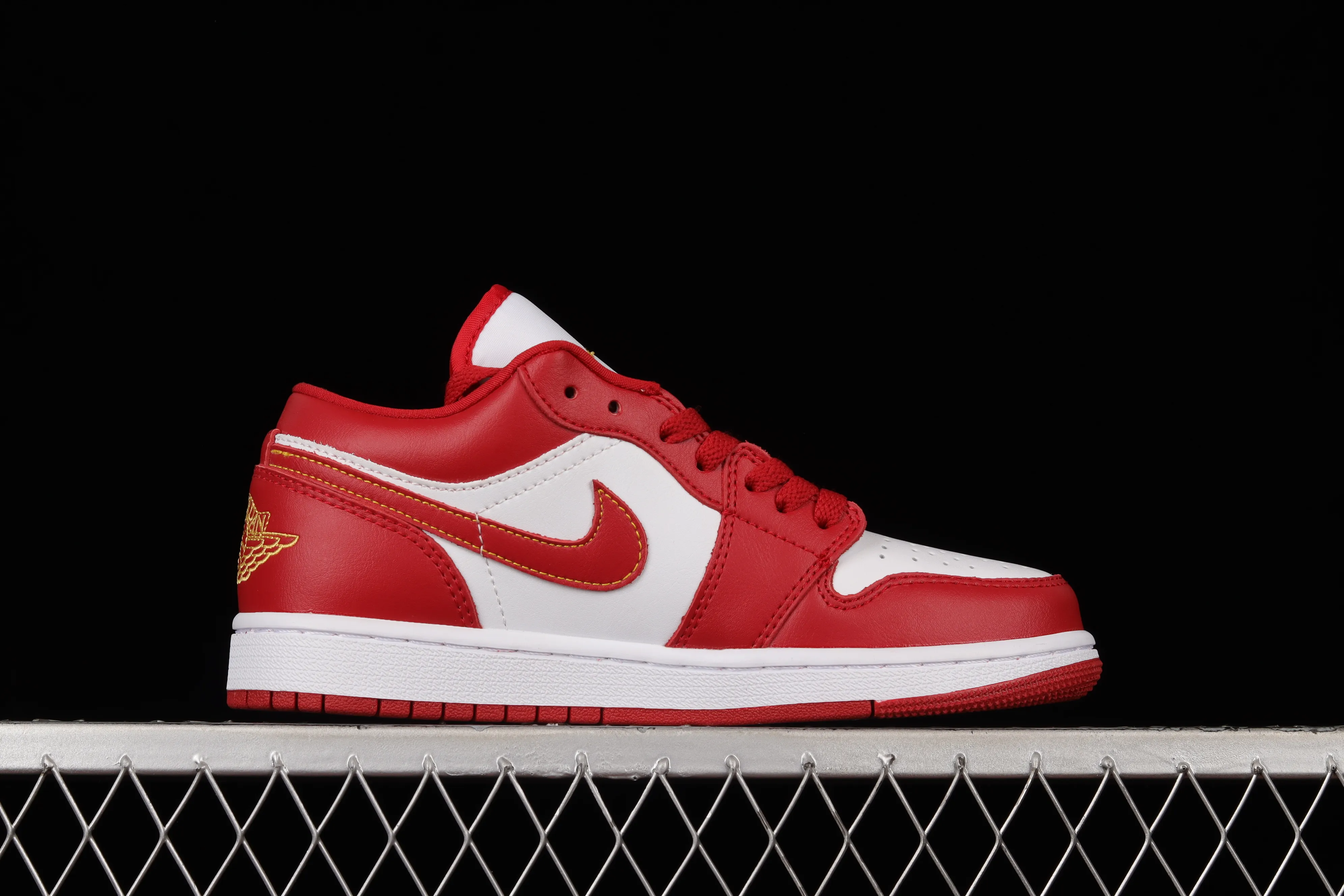 All categories Air Jordan Jordan series basketball shoes Air Jordan 1 Low Z version Air Jordan 1 Low AJ1 Joe 1 new white and red low-level basketball shoes 553560-607